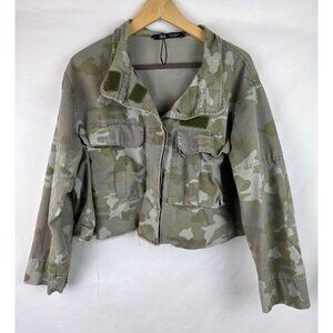 Zara Jacket Women's Size Medium Green Camouflage Cropped Raw Hem Oversized Coat